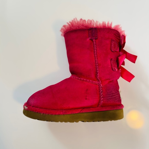 UGG Boots - Picture 1 of 3